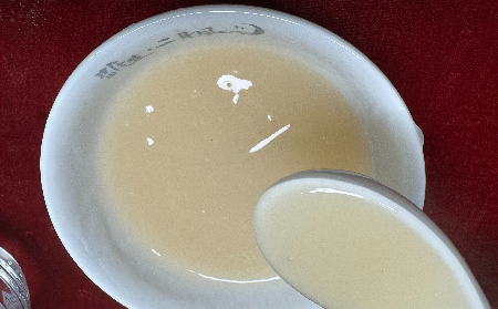 多少媽媽栽在輔導(dǎo)作業(yè)上！姥姥端來的一杯溫?zé)嵊袡C(jī)葛根粉，竟成了情緒 “滅火器”